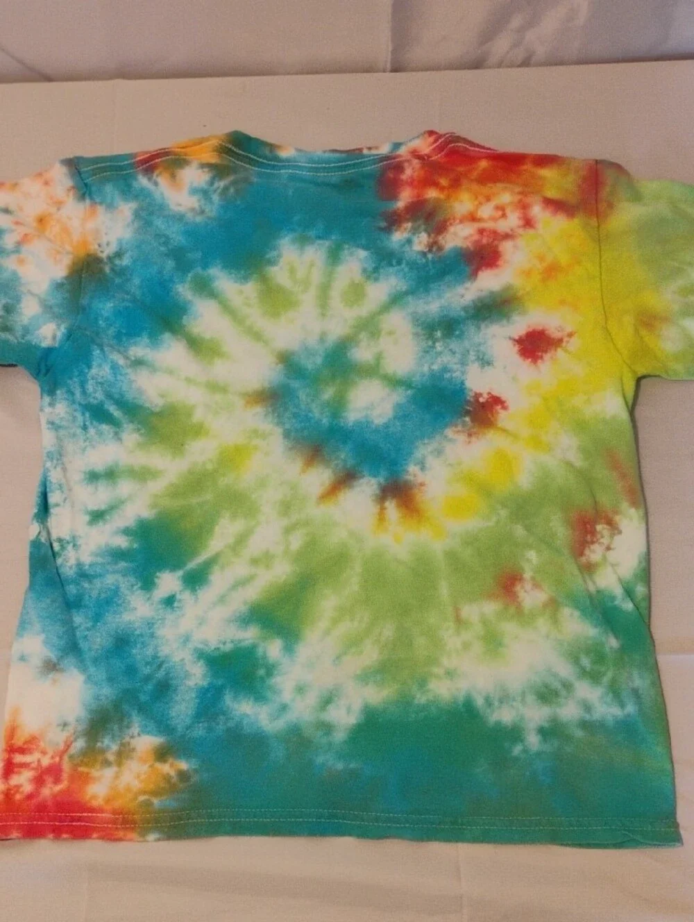 Boys Under Armour Active Shorts  Gildan Tie-Dye Shirt Bundle - Youth Small (7/8